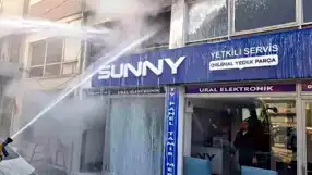 Balıkesir Karesi'nde Elektronik Servis Yangını Panik Yaratı!