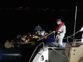 Ayvalık'ta Düzensiz Göçmen Operasyonu: 18 Kişi Yakalandı