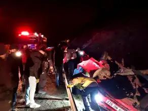 Balıkesir'de Şarampole Uçan Araç: 2 Yaralı