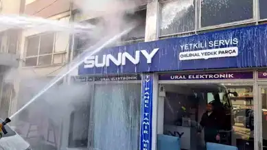 Balıkesir Karesi'nde Elektronik Servis Yangını Panik Yaratı!
