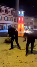 Balıkesir İvrindi'de Çocuklar Polislere Kar Topu Yağdırdı!
