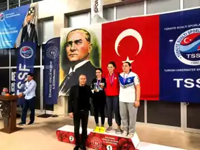 Balıkesir'de Paletli Yüzme Şampiyonası Sonuçlandı