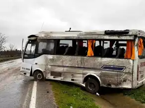 Balıkesir'de Servis Kazası: 18 Yaralı, 4'ü Ağır
