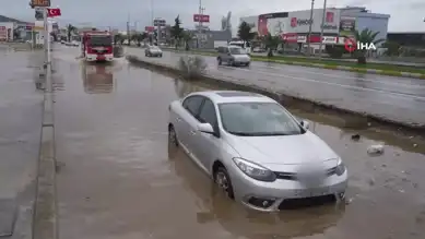 Sağanak Yağışta Su Baskını: Sürücü Kurtarıldı