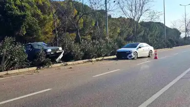 Bandırma'da Kaygan Yolda Trafik Kazası