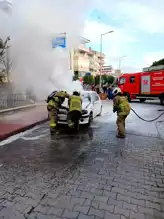 Burhaniye'de İki Araçta Alevler!