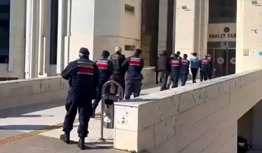 Edremit'te Düzensiz Göçmen Kaçakçılığı Operasyonu: 5 Tutuklama