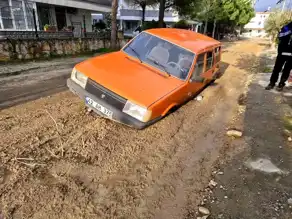 Edremit'te Araç Çamura Battı!