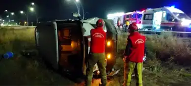 Edremit'te Yağışlı Havada Ticari Araç Kazası: 2 Yaralı