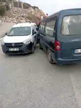 Edremit'te Trafik Kazası: Yaralı Var
