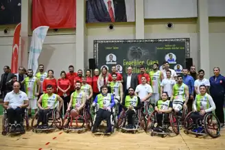 Engelliler Günü Dostluk Maçı: Ünlüler Takımı Yenildi