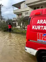 Erdek'te Yağmur Suyu Baskını: İtfaiye Müdahalesi
