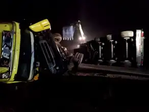 Marmara'da Mermer Yüklü TIR Kazası: Şoför Yaralı