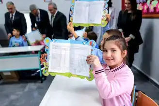 Yarıyıl Tatili Başladı: 6 İlden Öğrenciler Karnelerini Aldı