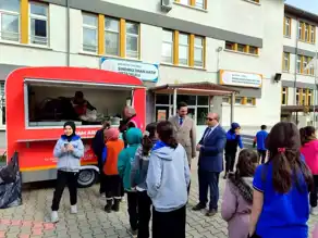 Sındırgı Öğrencilerine Geleneksel Salep İkramları