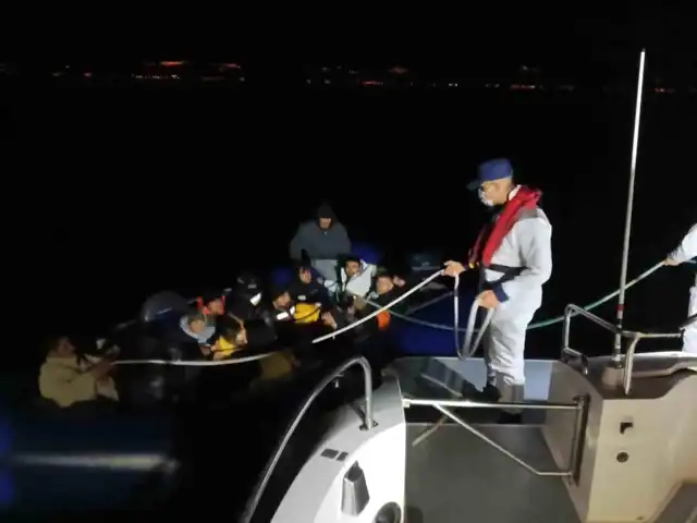 Ayvalık'ta Düzensiz Göçmen Operasyonu: 18 Kişi Yakalandı