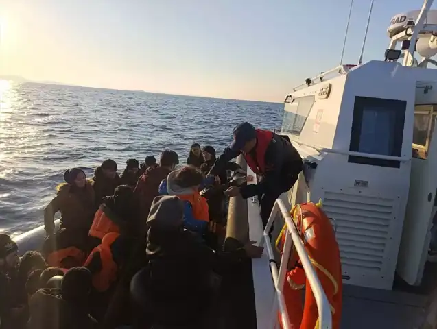 Ege Denizi'nde Kurtarma Operasyonu: 41 Düzensiz Göçmen Güvende