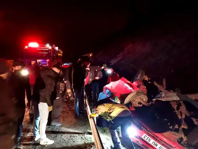 Balıkesir'de Şarampole Uçan Araç: 2 Yaralı