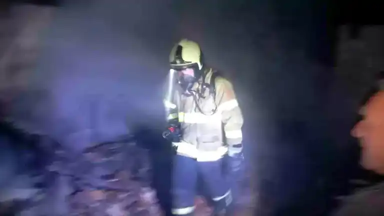 Erdek'te Gece Yangını Paniğe Yol Açtı