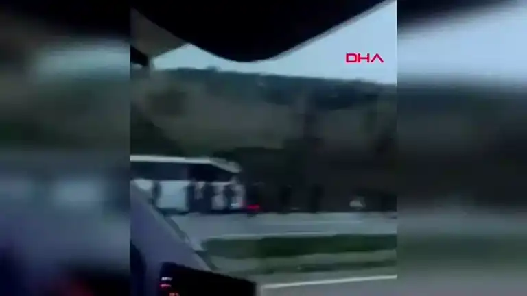 Balıkesir Gönen'de İşçi Servisi Kazası: 25 Yaralı
