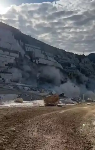 Eski Mermer Ocağında Heyelan!