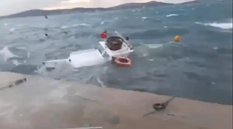 Lodos ve Sağanak Balıkesir'i Vurdu, Tekneler Battı!