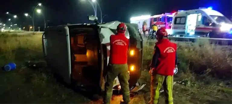 Edremit'te Yağışlı Havada Ticari Araç Kazası: 2 Yaralı