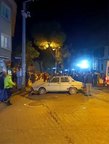 Edremit'te Trafik Kazası: 3 Yaralı