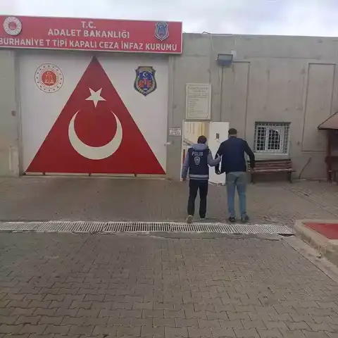 Firari Hükümlü Burhaniye'de Yakalandı