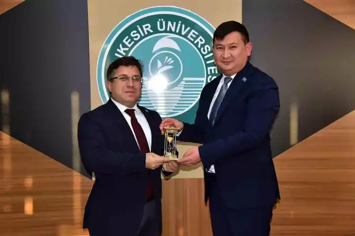 Başkonsolos, Üniversiteyi Ziyaret Etti