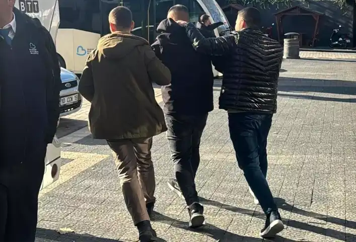 Milli Duygularla Dolandırıcılık: İki Şüpheli Yakalandı