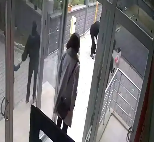 Okul Müdürü, Heimlich Manevrası ile 4 Yaşındaki Kızı Kurtardı