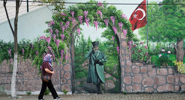 Atatürk ve Türk Bayrağı